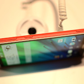 htcdesireeye_cornershot