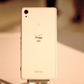 xperiaZ3V_floatingbackshot