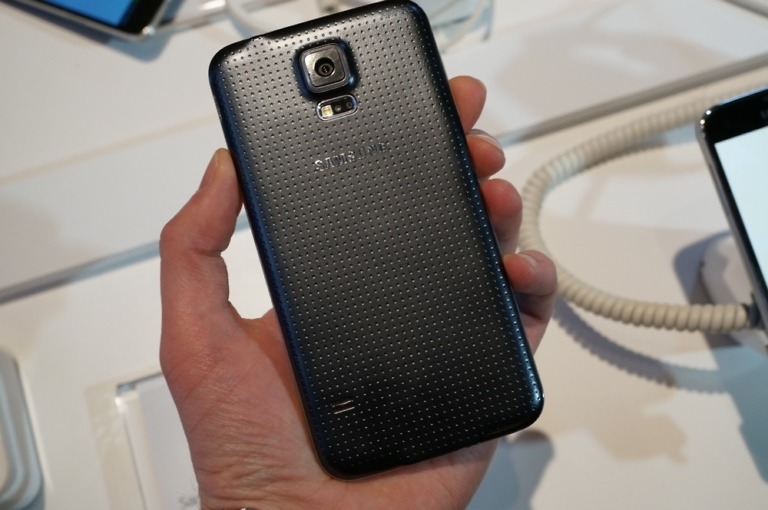 Chinese Galaxy S5 Firmware Made Available for Download, Let the Extractions Begin