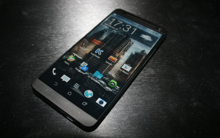Real or Fake, These Purported HTC M8 Images are Hot