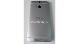 Potential HTC One Successor Pictured in the Wild With Dual-rear Cameras