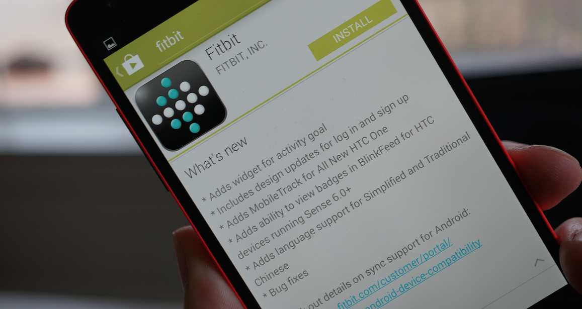 Latest Fitbit Update Adds MobileTrack and BlinkFeed Badges for “All New HTC One”