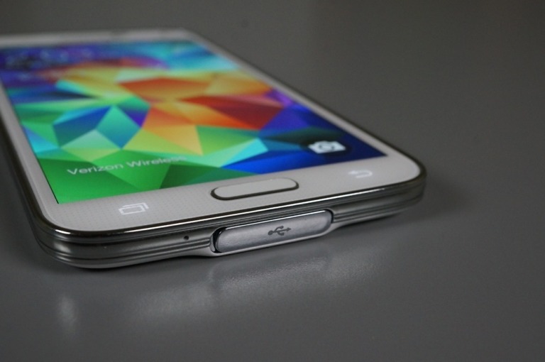 Samsung Now Rolling Out Lollipop to Galaxy S5… in Poland