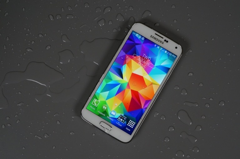 Lease a Galaxy S5 or Galaxy S5 Sport Through Sprint for $20 a Month for Two Years