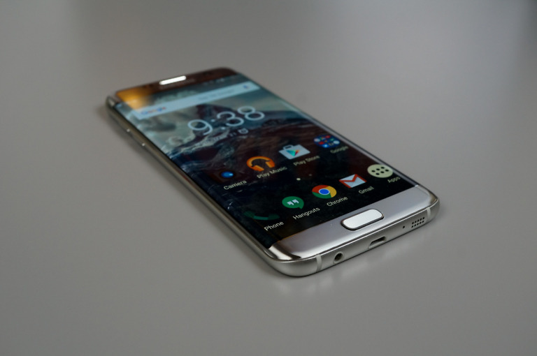 Unlocked Galaxy S7 Edge Nougat Update Available Via Smart Switch (Updated)