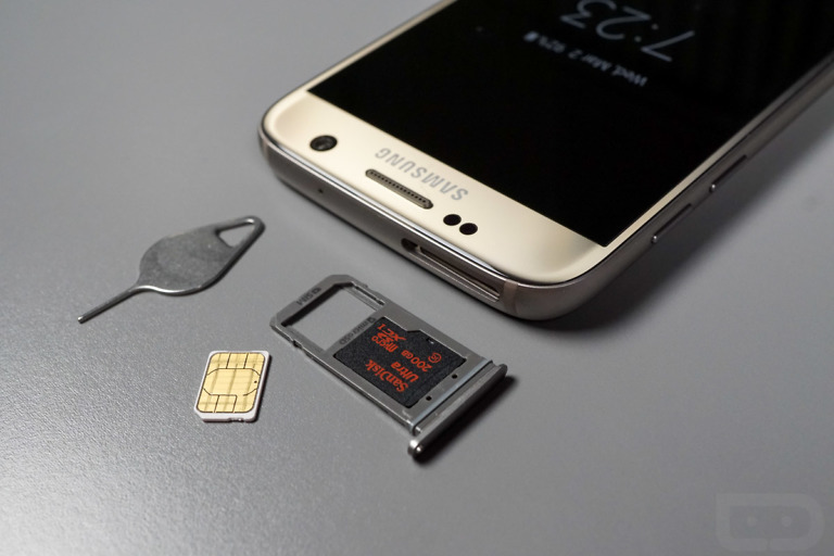 Inserting SIM and MicroSD Card in Your Galaxy S7 or Galaxy S7 Edge