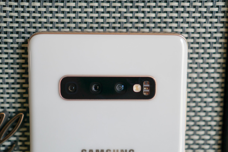 Samsung Spins Bright Night Camera Feature Into Standalone Mode
