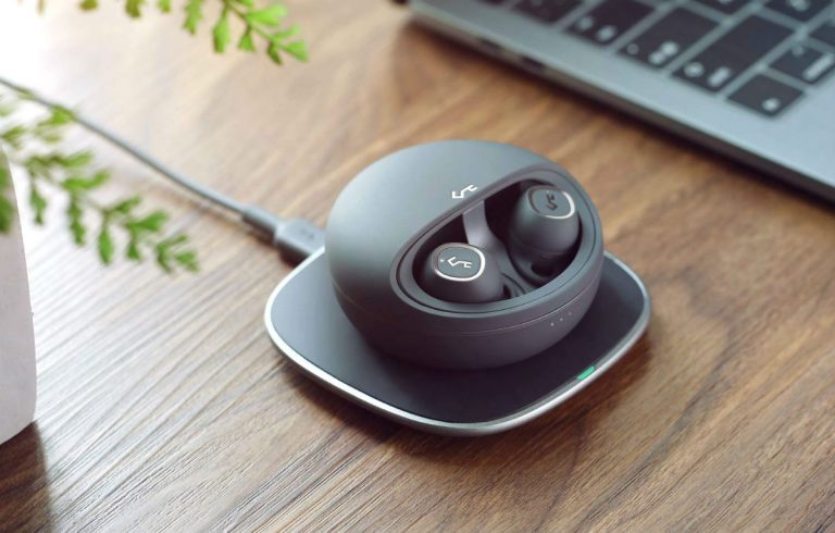 Last Minute Anker, Aukey Cyber Monday Deals: 30% Off Power Banks and 40% Off NC Headphones