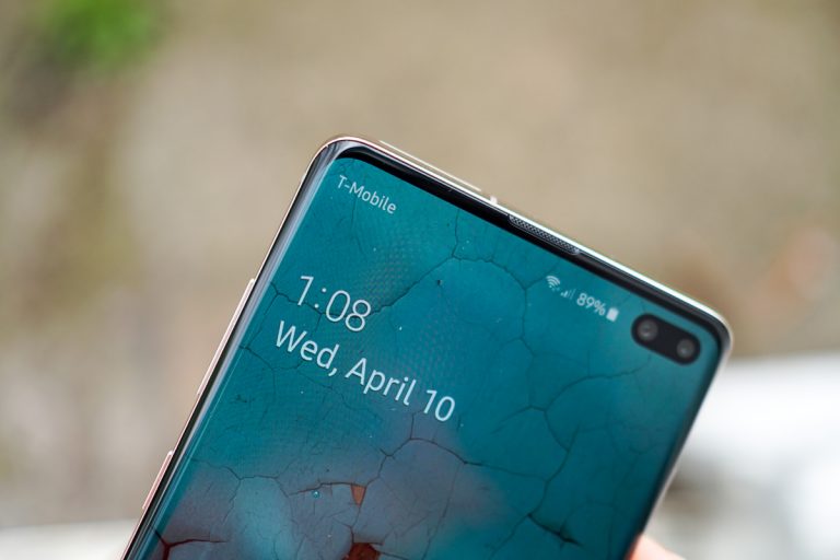 Comparing Carrier Freebies: Who Gives You the Most Free Stuff?