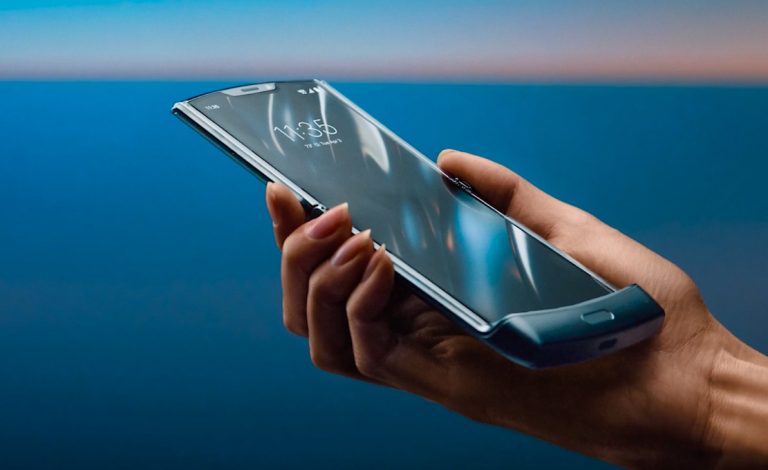 Motorola Pushes Back Razr Pre-Order and Launch Because Everyone Wants One