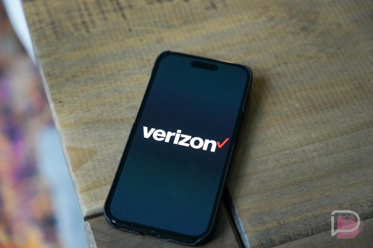 Verizon is Losing Tons of Customers, Begs FCC to Make It Harder for You to Unlock Your Phone