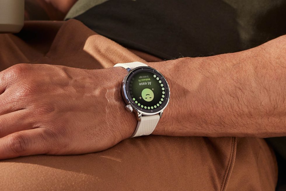 OnePlus Watch 3 - 43mm-on wrist