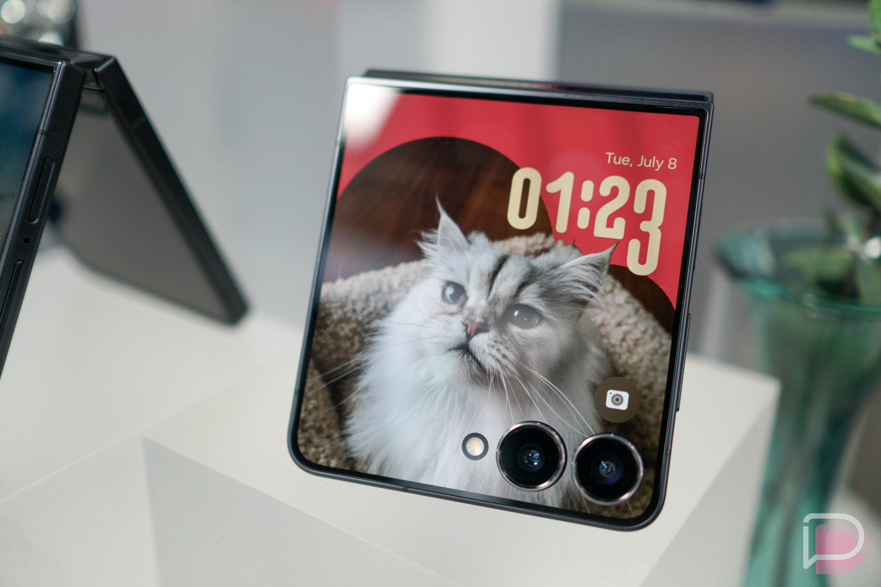 Samsung’s Galaxy Z Flip 7 is $600 Off With Trade, $150 Off Without